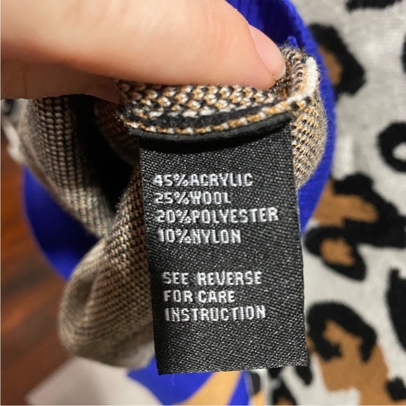 Love at First Find Leopard Sweater NWT - Picture 9 of 9